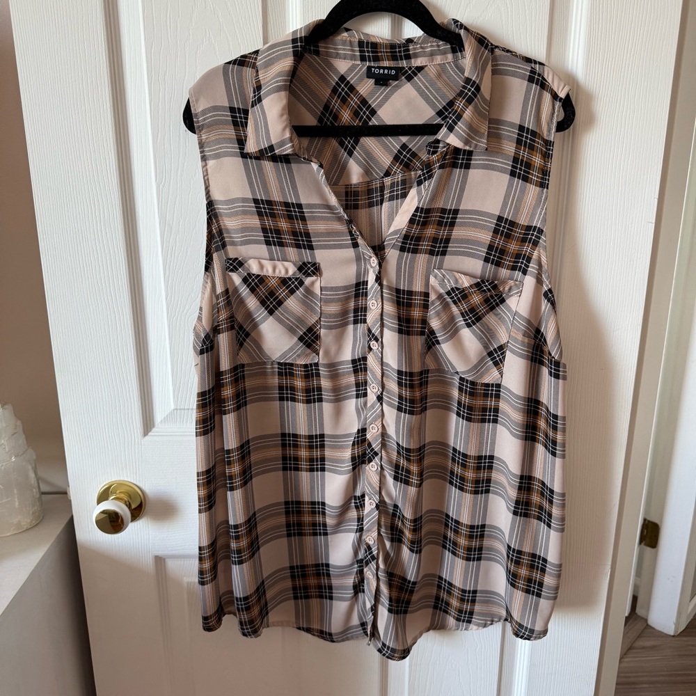 Torrid Black and White Sleeveless Button Down Shirt